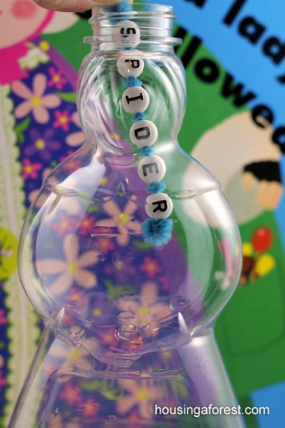 There Was an Old Lady Who Swallowed a Fly ~ fun learning activity. Fine motor, sequencing, early reading and spelling all rolled into one!