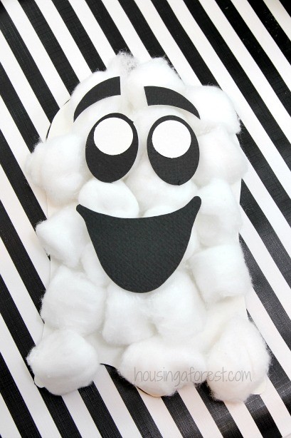 Classic Halloween Craft for toddlers ~ Cotton Ball Ghosts with printable template