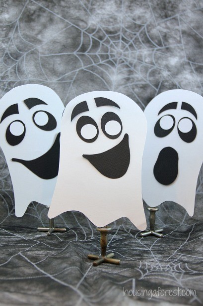 Ghost Craft for kids ~ Easy Halloween Craft with Printable PDF