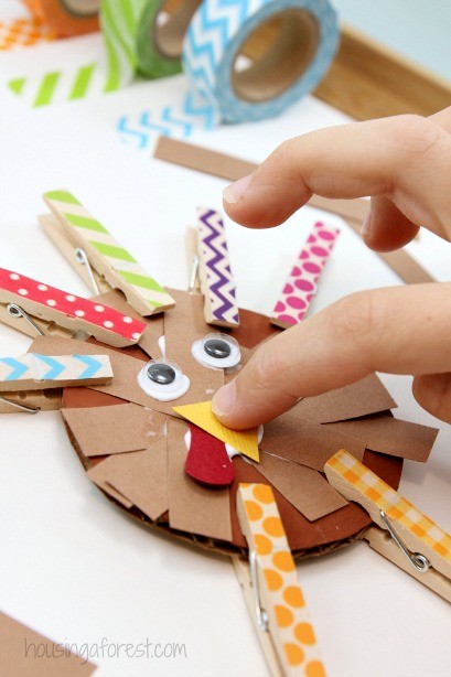 Washi Tape Turkey ~ Simple Thanksgiving crafts for kids 