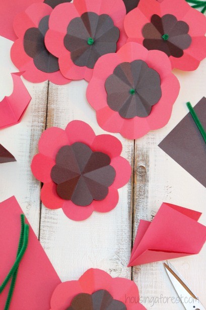 Easy Paper Poppy Flower Tutorial ~ Remembrance Day Craft