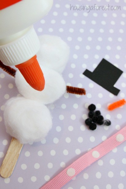 Easy Snowman Craft for Kids ~ Cotton Ball Snowman